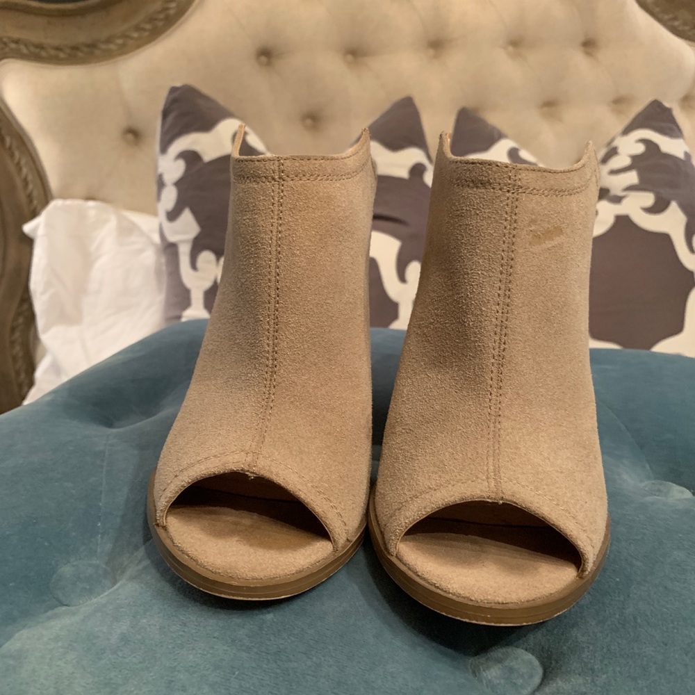 Restricted brand suede peep toe mules